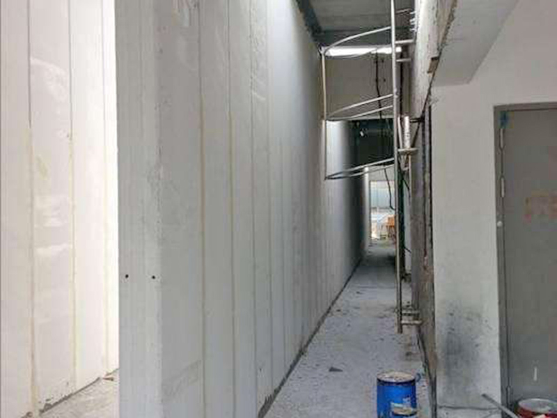 鋼結(jié)構(gòu)施工現(xiàn)場